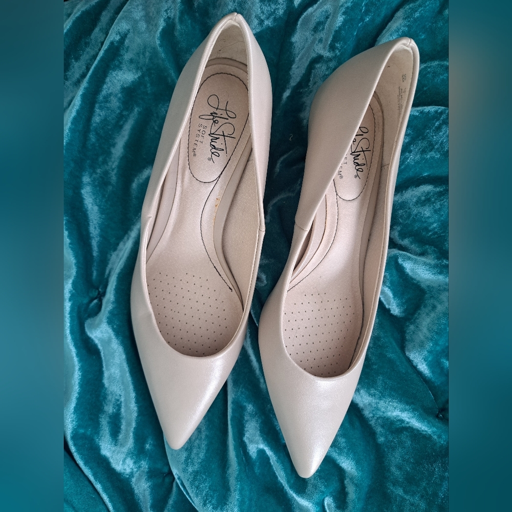 LifeStride Pointed Nude Heels